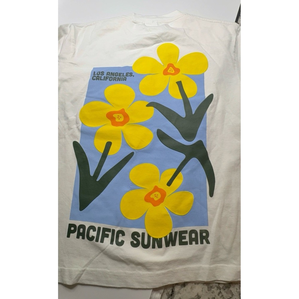NWOT men's size MEDIUM Pacific Sunwear Tshirt. Heavy duty shirt.